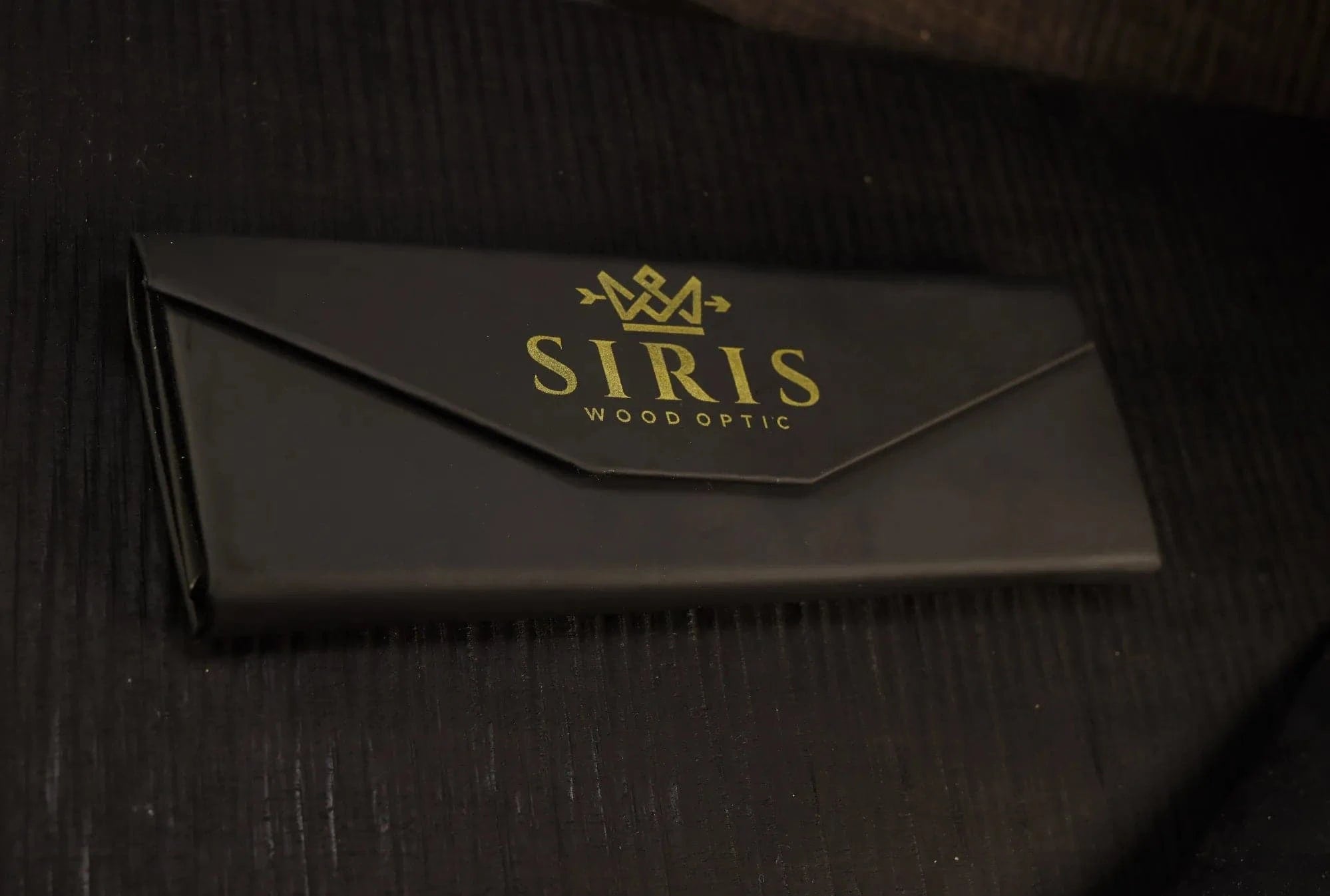 Trifold Triangular Hard Shell Case - Compact & Stylish Protection - SIRIS wood optic
